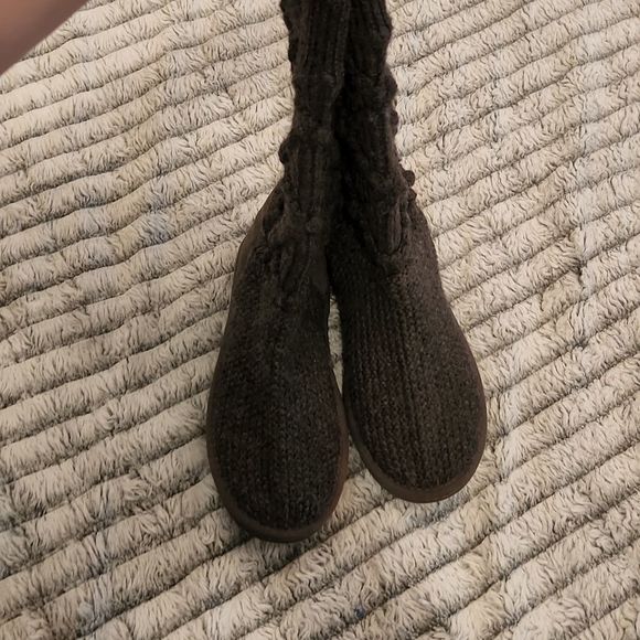Dark gray knit UGG boots! Missing size tag, please see all measurements! - Picture 3 of 7